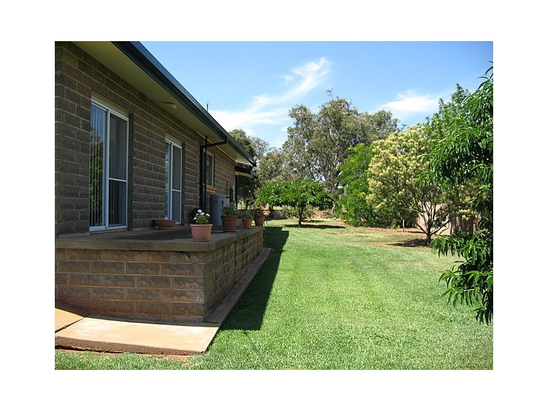 129 Victoria Street, Parkes NSW 2870