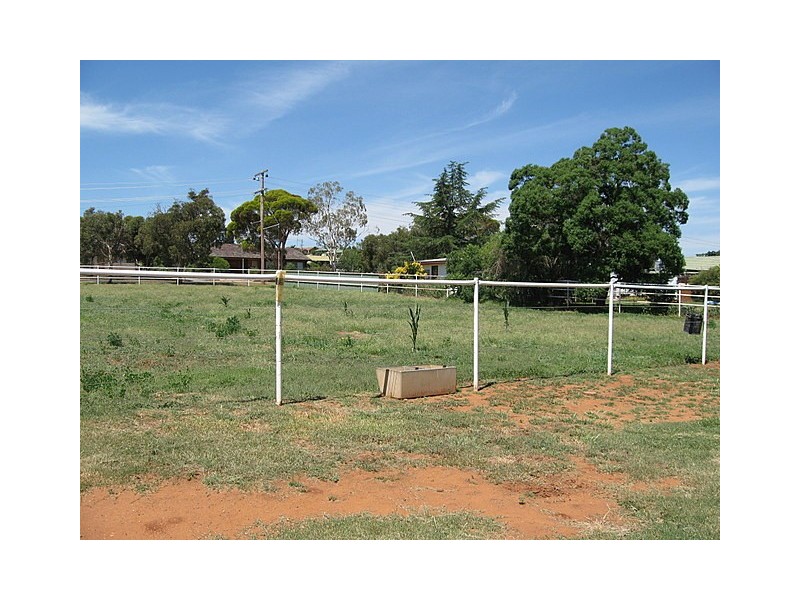 129 Victoria Street, Parkes NSW 2870