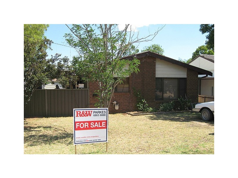 45 Brolgan Road, Parkes NSW 2870