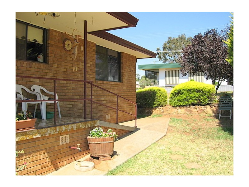 30 Reid Street, Parkes NSW 2870