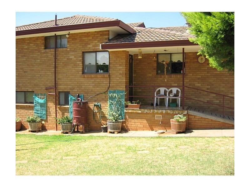 30 Reid Street, Parkes NSW 2870