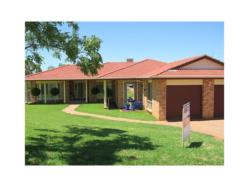 7 Glenburnie Close, Parkes NSW 2870