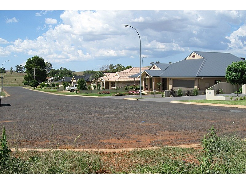 12 Avoca Place, Parkes NSW 2870