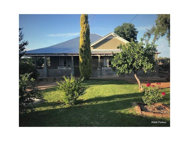 135 Victoria Street, Parkes NSW 2870