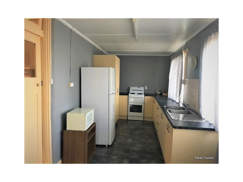 135 Victoria Street, Parkes NSW 2870