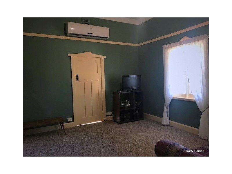 135 Victoria Street, Parkes NSW 2870