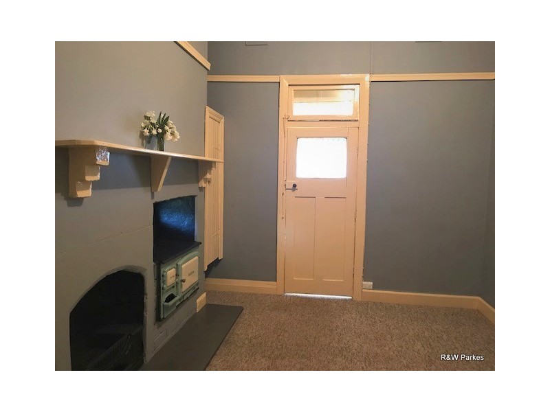 135 Victoria Street, Parkes NSW 2870