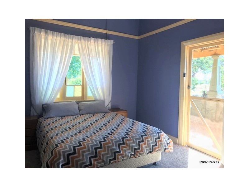 135 Victoria Street, Parkes NSW 2870