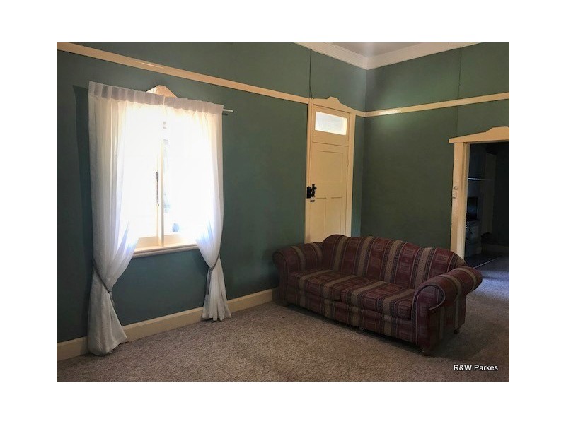 135 Victoria Street, Parkes NSW 2870