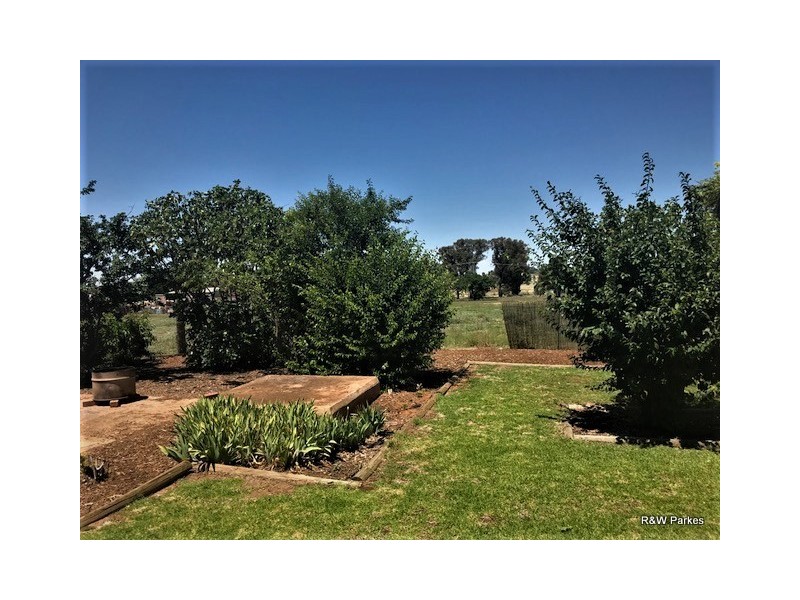 135 Victoria Street, Parkes NSW 2870