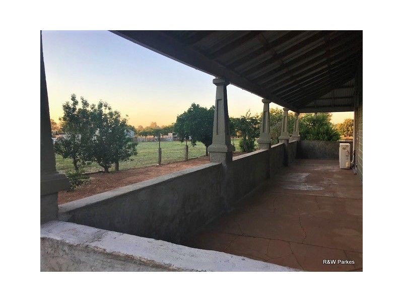 135 Victoria Street, Parkes NSW 2870