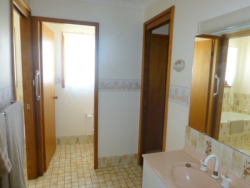 2 Russell Street, Parkes NSW 2870