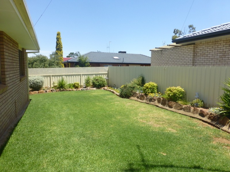 2 Russell Street, Parkes NSW 2870