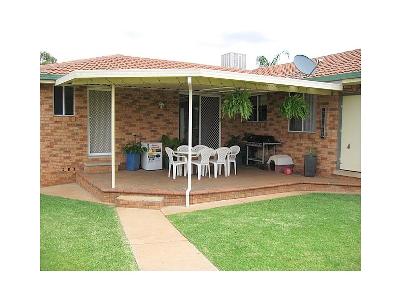 33 Glenhaven Avenue, Parkes NSW 2870