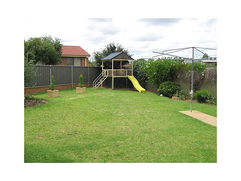 33 Glenhaven Avenue, Parkes NSW 2870