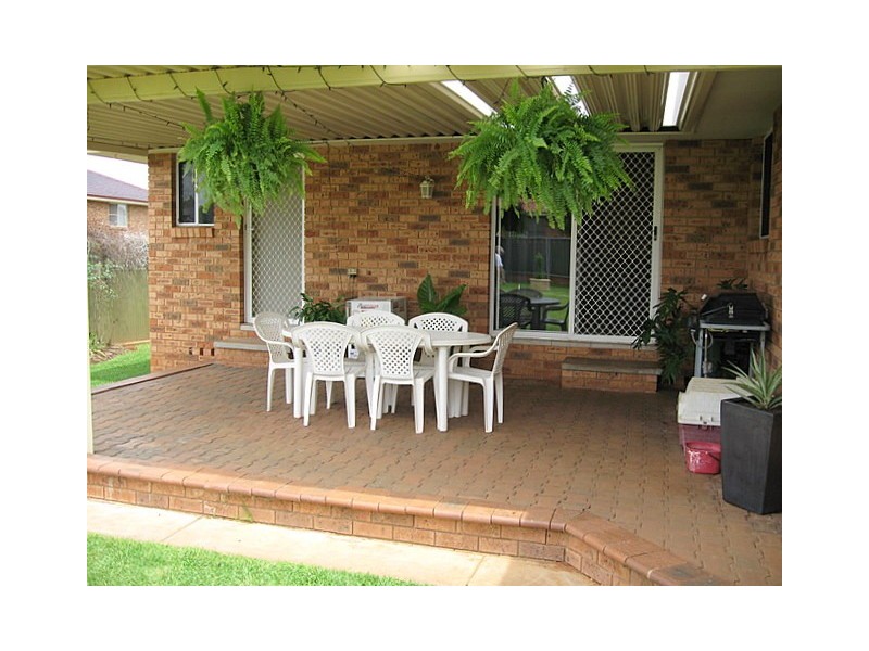 33 Glenhaven Avenue, Parkes NSW 2870