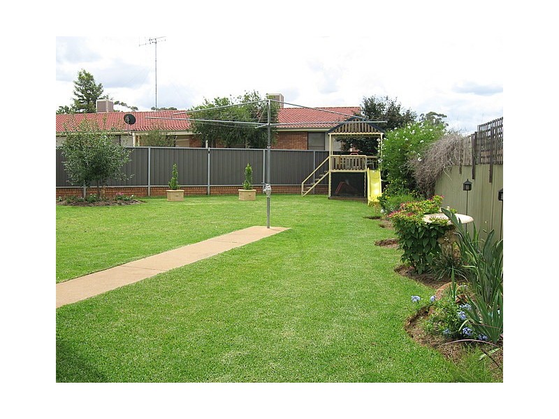 33 Glenhaven Avenue, Parkes NSW 2870