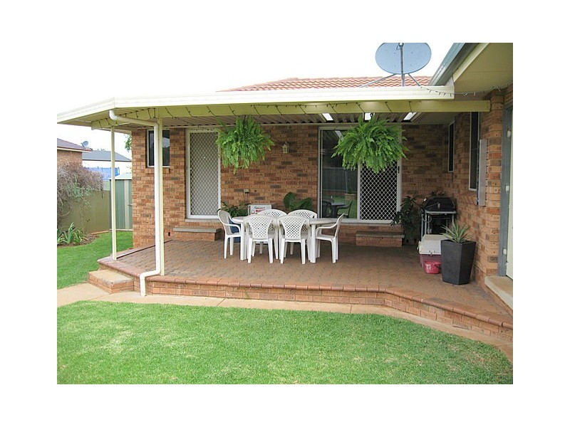 33 Glenhaven Avenue, Parkes NSW 2870