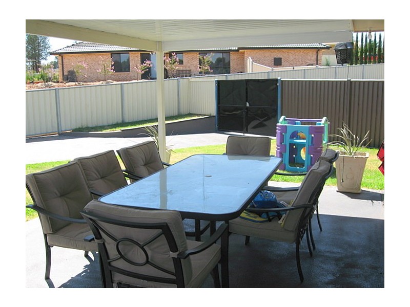 39 Glenburnie Close, Parkes NSW 2870