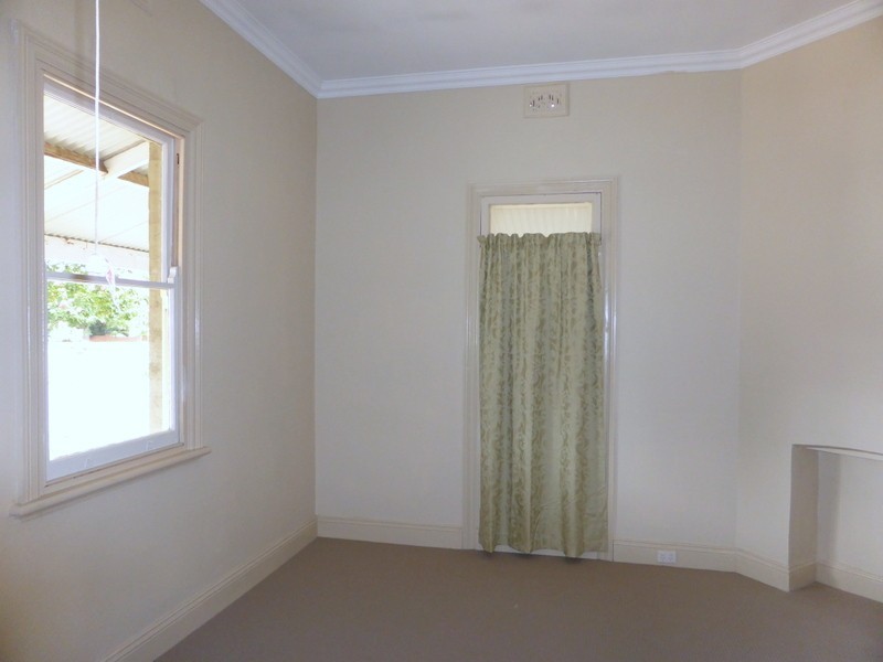 10 Phillips Street, Parkes NSW 2870