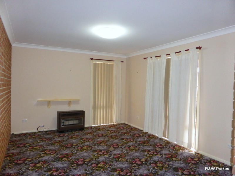 8 Golden Bar Drive, Parkes NSW 2870