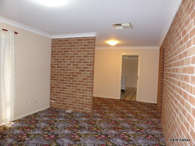 8 Golden Bar Drive, Parkes NSW 2870