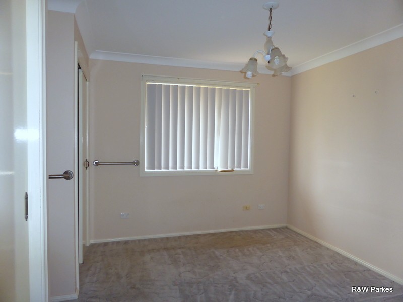 8 Golden Bar Drive, Parkes NSW 2870