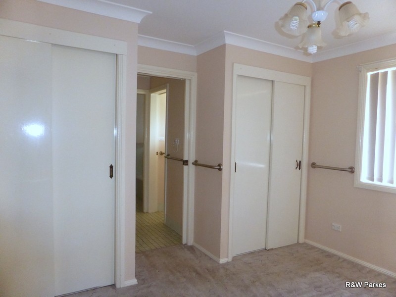 8 Golden Bar Drive, Parkes NSW 2870