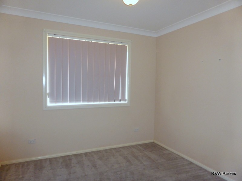 8 Golden Bar Drive, Parkes NSW 2870