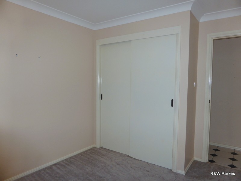 8 Golden Bar Drive, Parkes NSW 2870