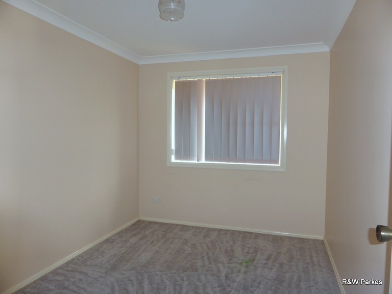 8 Golden Bar Drive, Parkes NSW 2870