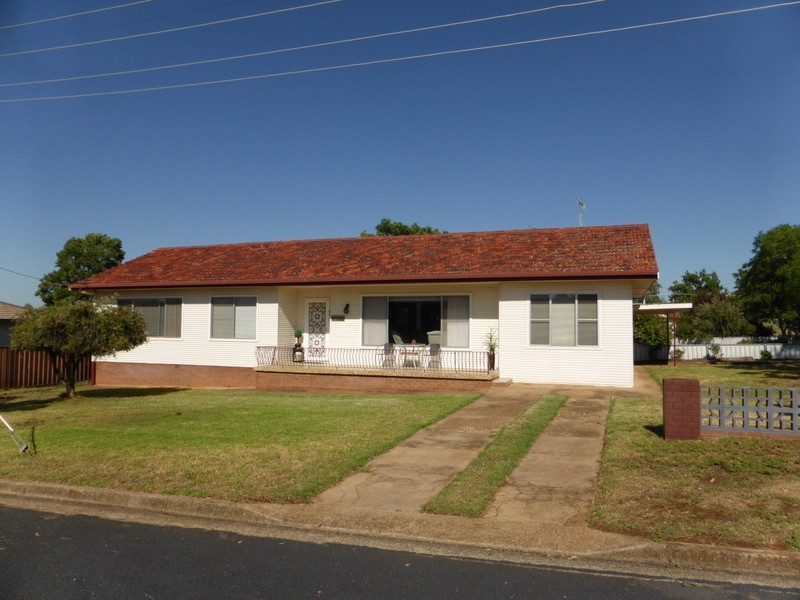 17 Orange Street, Parkes NSW 2870
