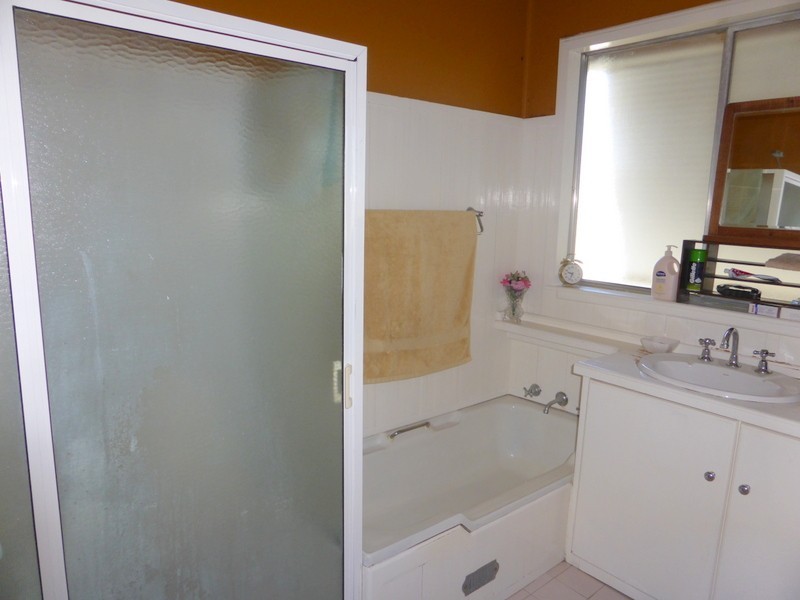 17 Orange Street, Parkes NSW 2870