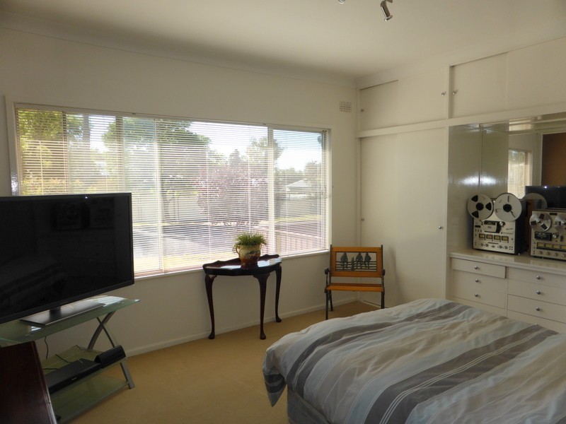 17 Orange Street, Parkes NSW 2870