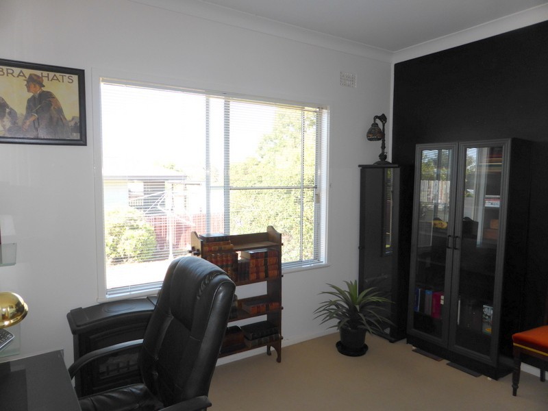 17 Orange Street, Parkes NSW 2870