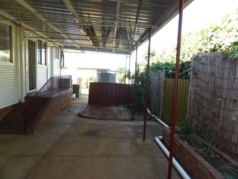 17 Orange Street, Parkes NSW 2870