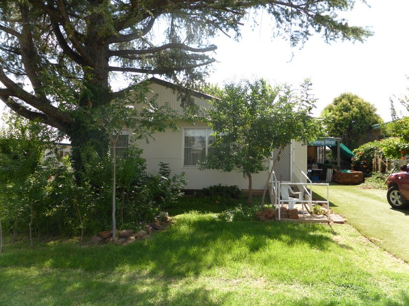 20 Waratah Street, Parkes NSW 2870