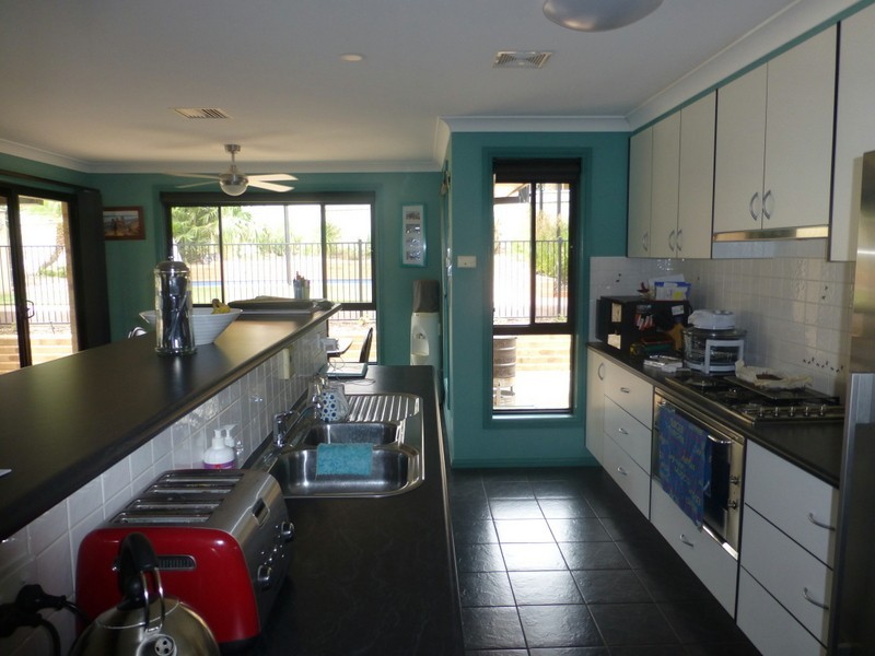 35 Glenburnie Close, Parkes NSW 2870