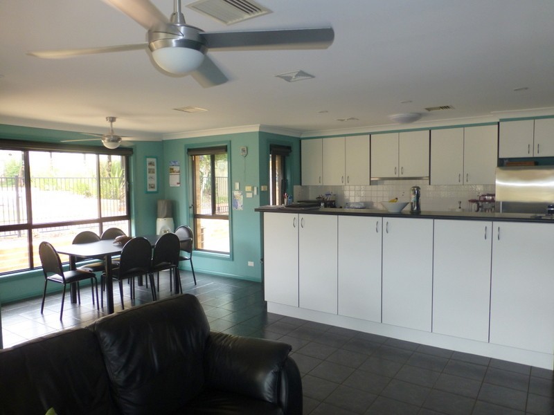 35 Glenburnie Close, Parkes NSW 2870
