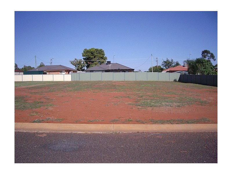 6 Avoca Place, Parkes NSW 2870