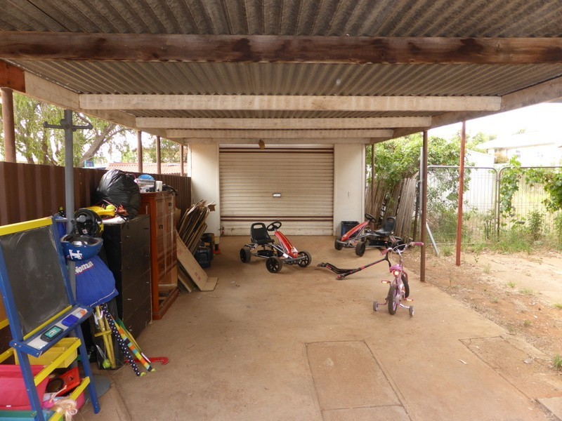 9 Faull Crescent, Parkes NSW 2870