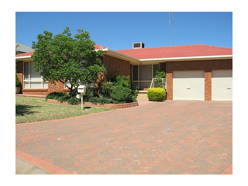 10 Highland Avenue, Parkes NSW 2870
