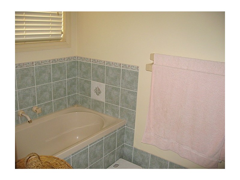 10 Highland Avenue, Parkes NSW 2870