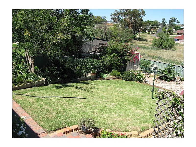 10 Highland Avenue, Parkes NSW 2870