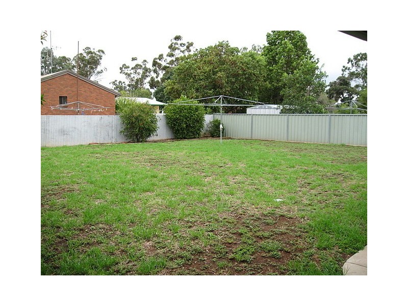 10 Ebelina Crescent, Parkes NSW 2870