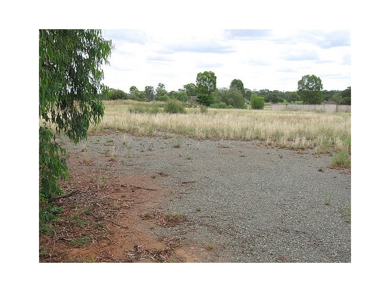 42 Matthews Street, Parkes NSW 2870