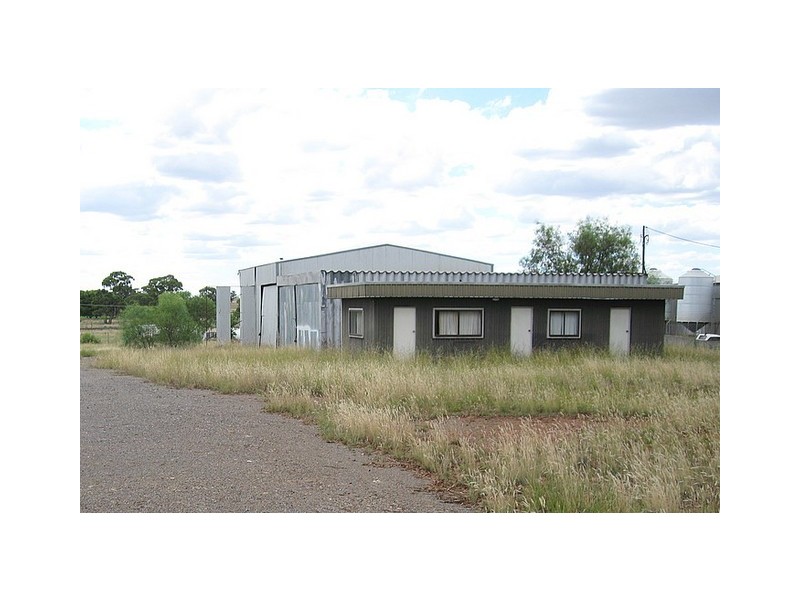 42 Matthews Street, Parkes NSW 2870