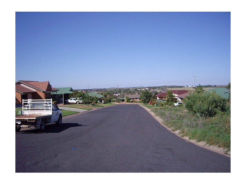 9 Highland Avenue, Parkes NSW 2870