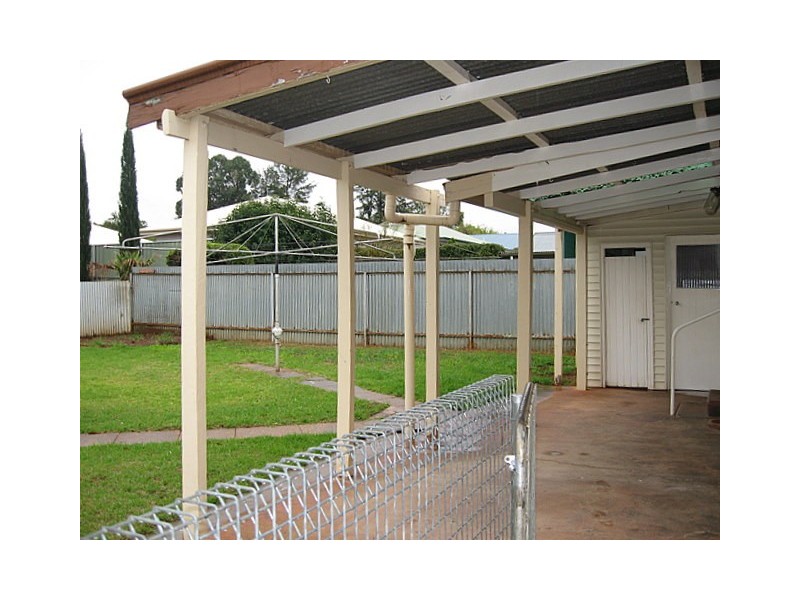 28 Thornbury Street, Parkes NSW 2870