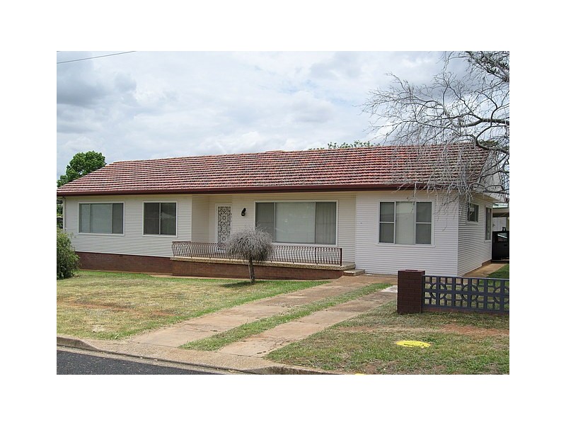 17 Orange Street, Parkes NSW 2870
